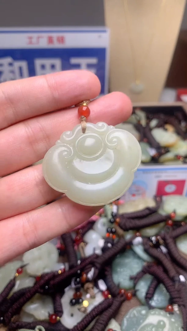 颈饰未镶嵌和田玉1