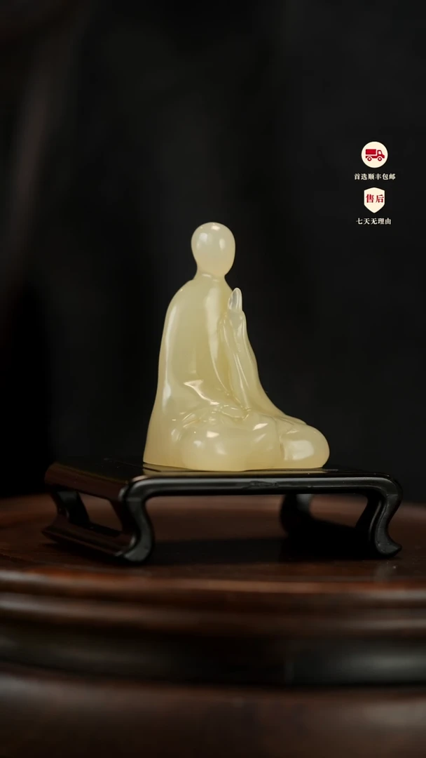 云南石竹叶青雕刻：禅悟摆件
