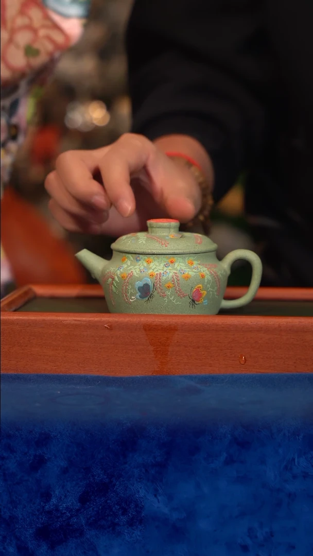 紫砂 宜兴紫砂 LJY 豆青 花扭汉瓦