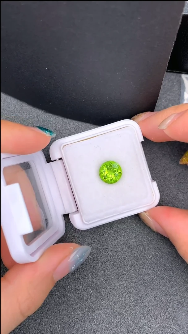 【闪购商品】橄榄石无未镶嵌4.07克拉