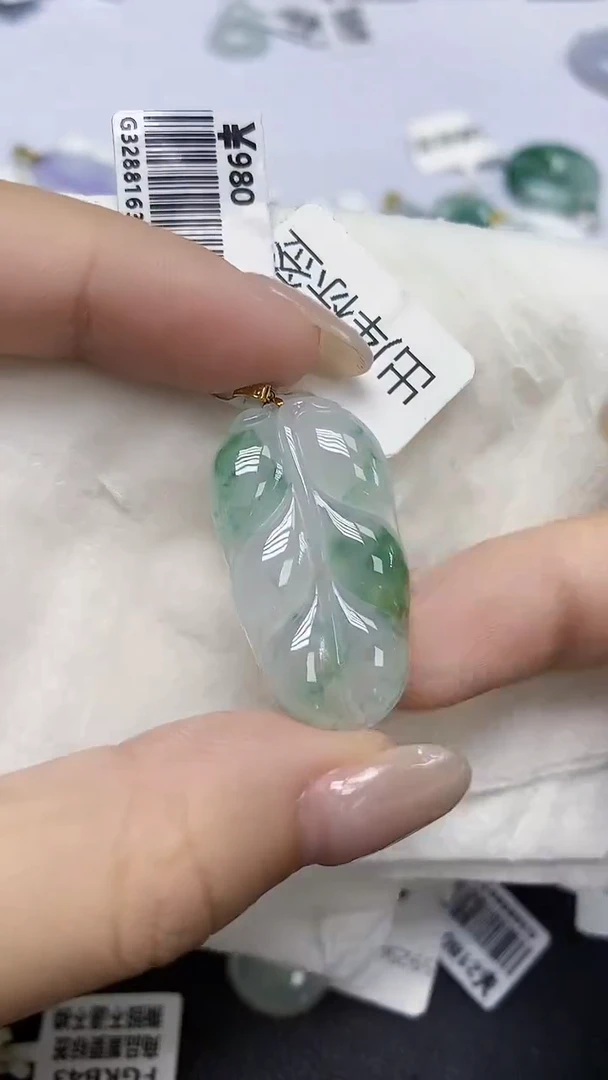 翡翠18K金镶嵌颈饰天然缅甸翡翠A货