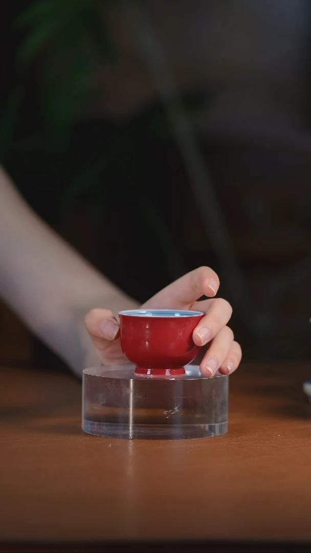 记红内绘梅花卢士杯