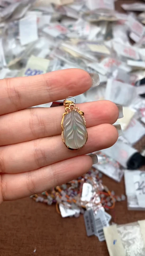 18K金镶嵌挂件翡翠—