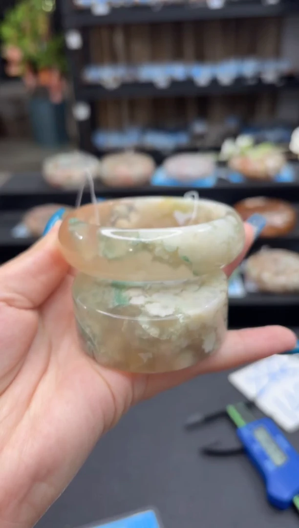 未镶嵌手镯石英质玉85(59圈赠送镯心)