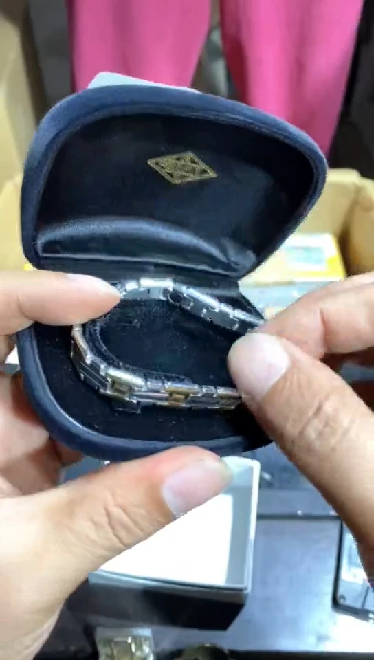 8新w****5  396中古商品，瑕疵品，不保好坏。