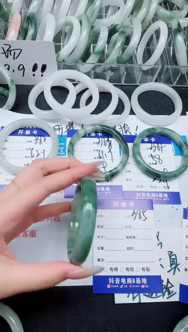 未镶嵌手镯石英质玉385---56.3