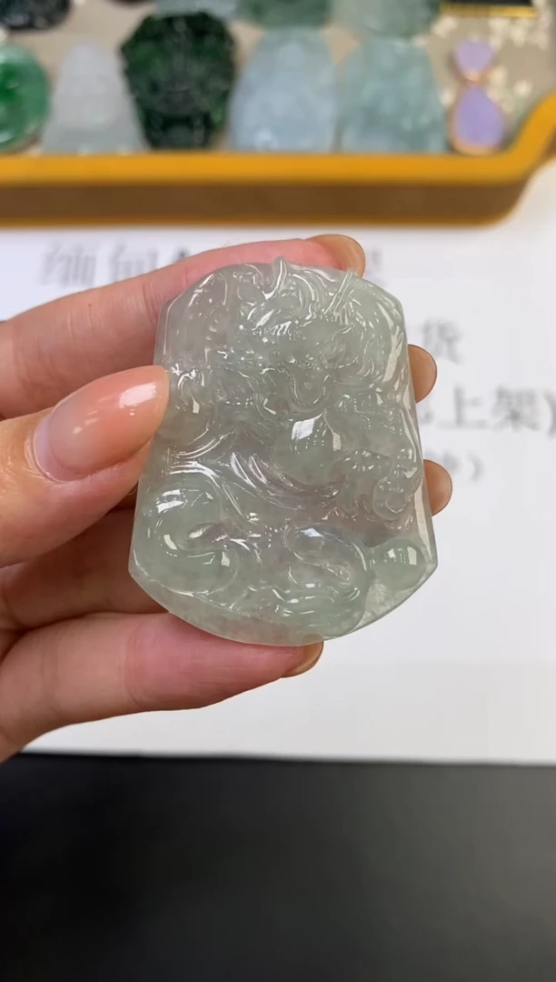 未镶嵌挂件翡翠302640    多人
