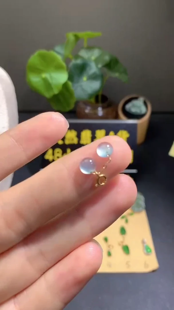 颈饰18K金镶嵌翡翠天然A货