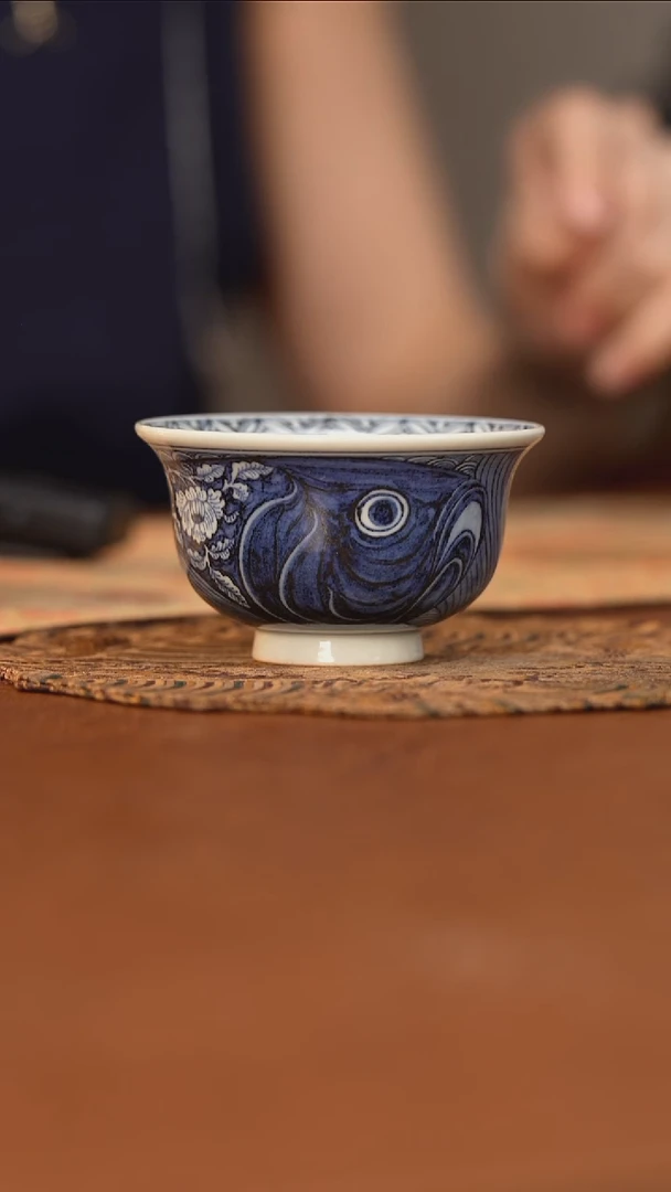 杯搏泥幻化青花鱼杯