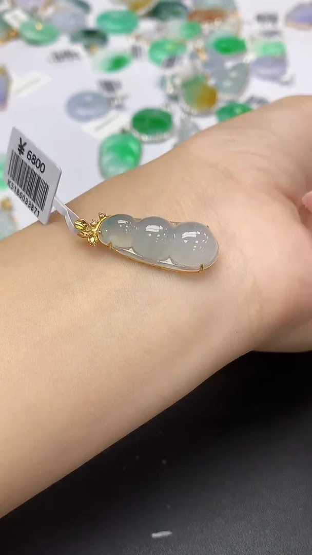 翡翠18K金镶嵌颈饰天然缅甸a货翡翠