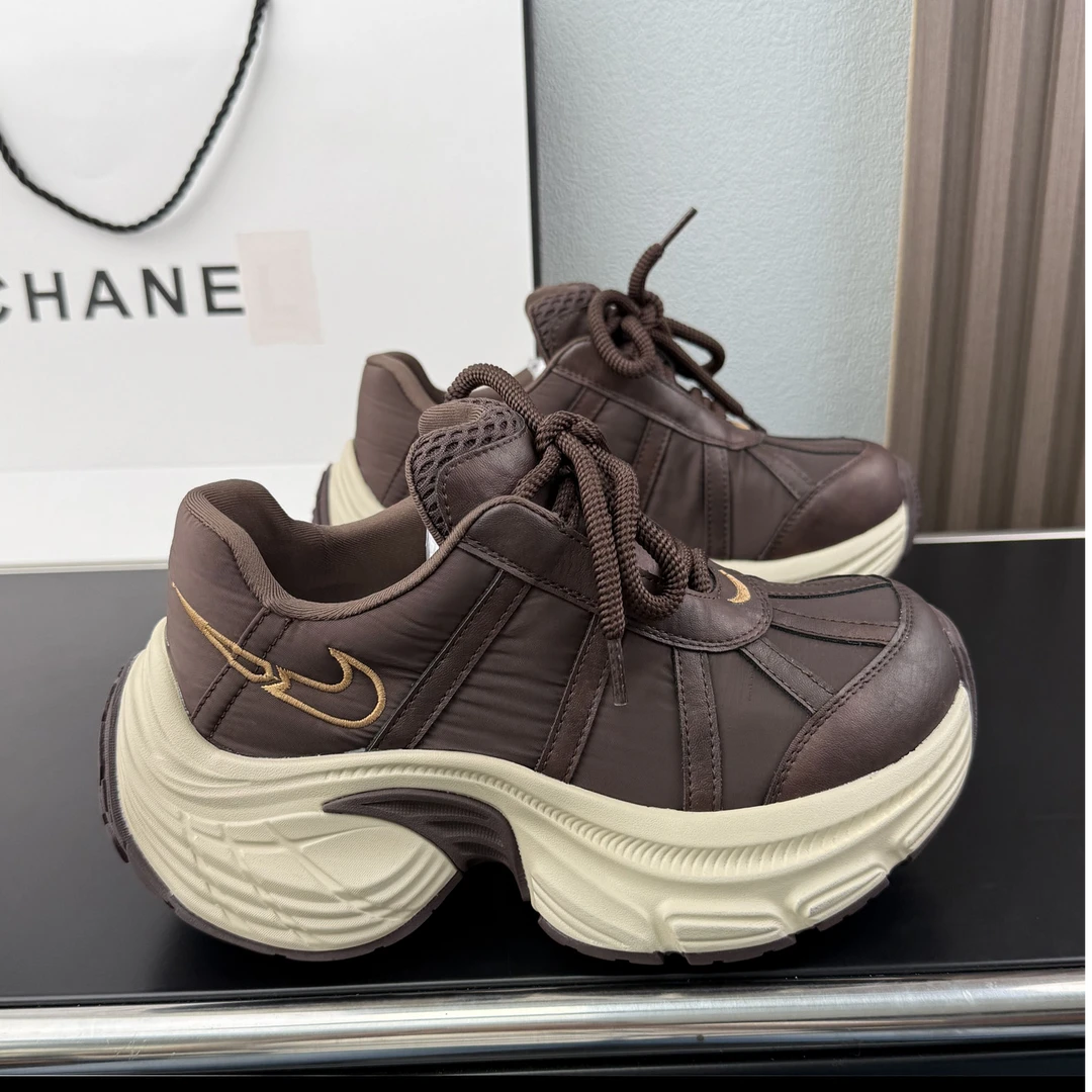 2025年秋季新款复古百搭做旧厚底增高系带百搭休闲运动鞋女老爹鞋