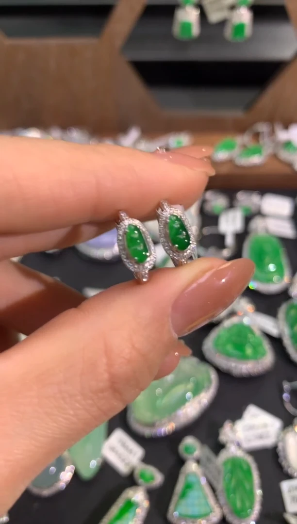 【闪购商品】翡翠吊坠(不含链)18K金镶嵌手链