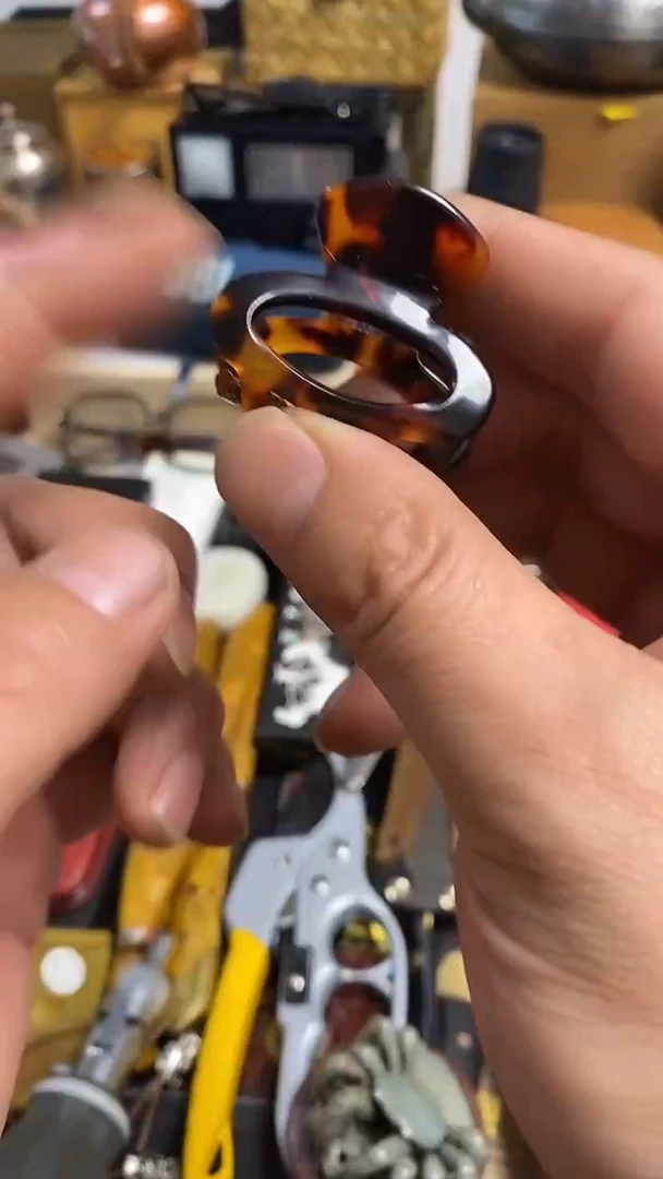 瓷片闪购商品   如图所示