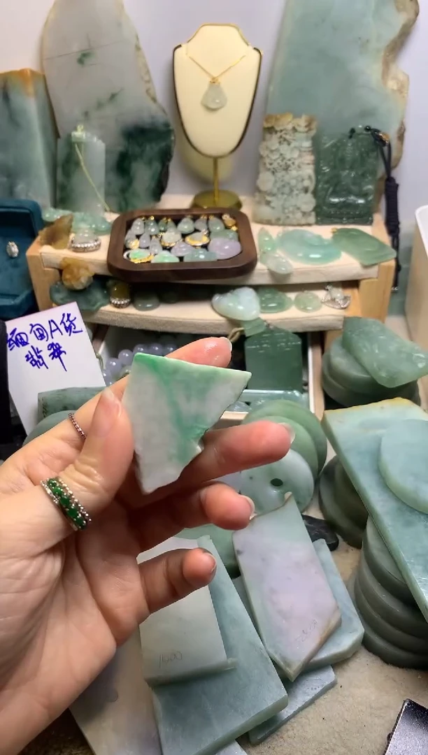 【闪购商品】翡翠挂件未镶嵌缅甸A货翡翠，没有运费险