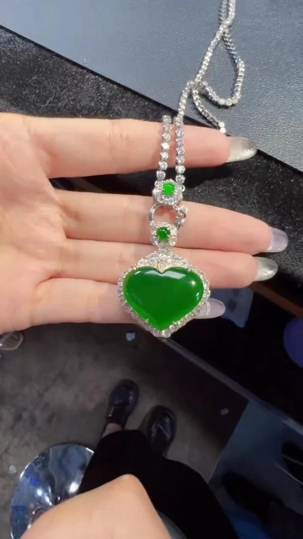 定制翡翠未镶嵌多样性发货爱心吊坠1