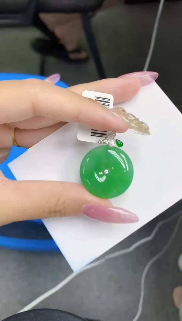 翡翠18K金镶嵌颈饰111111111