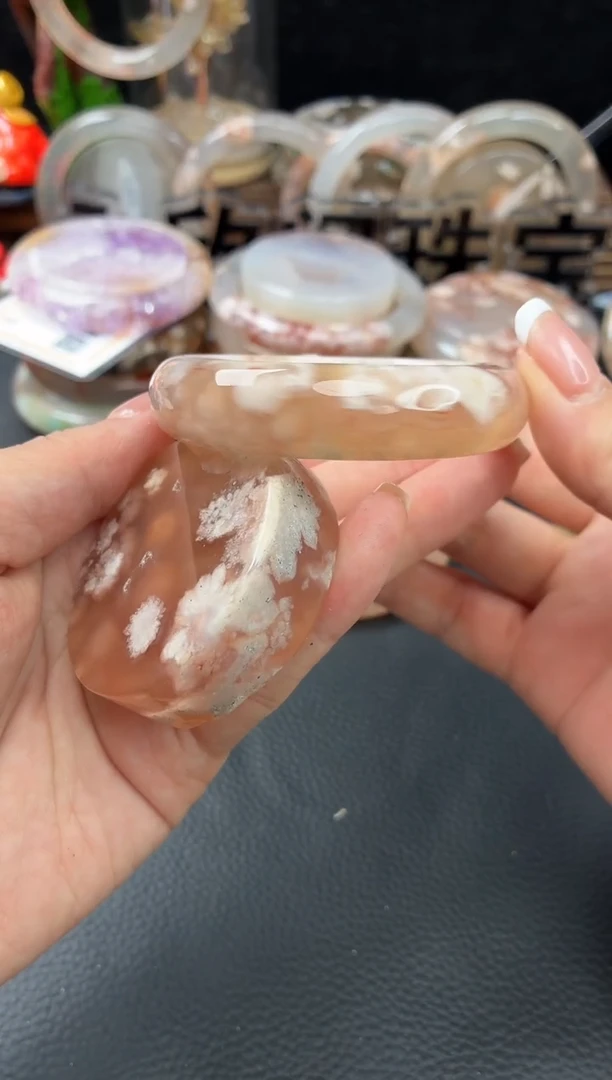 未镶嵌手镯（圆镯）石英质玉52