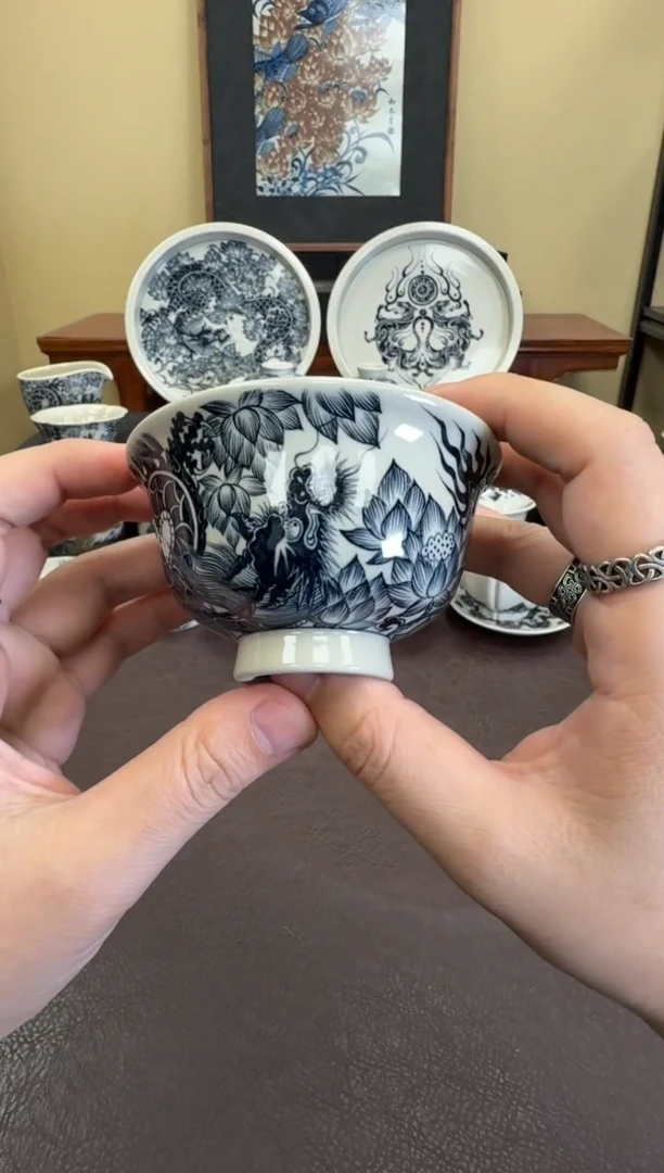 正**拿二号釉穿花龙压手杯