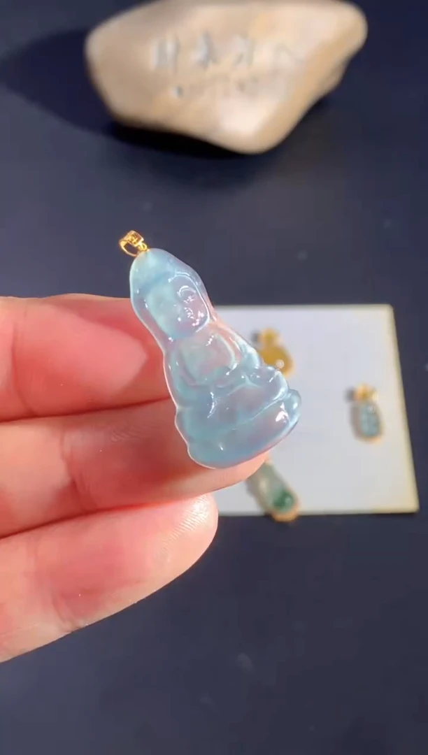 颈饰18K金镶嵌翡翠