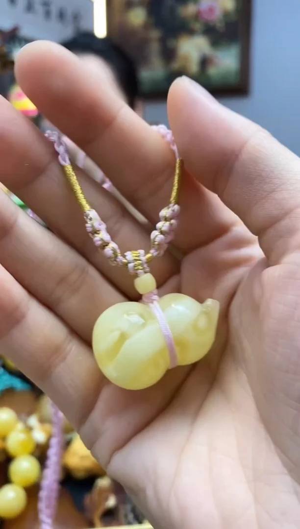 未镶嵌颈饰琥珀吊坠