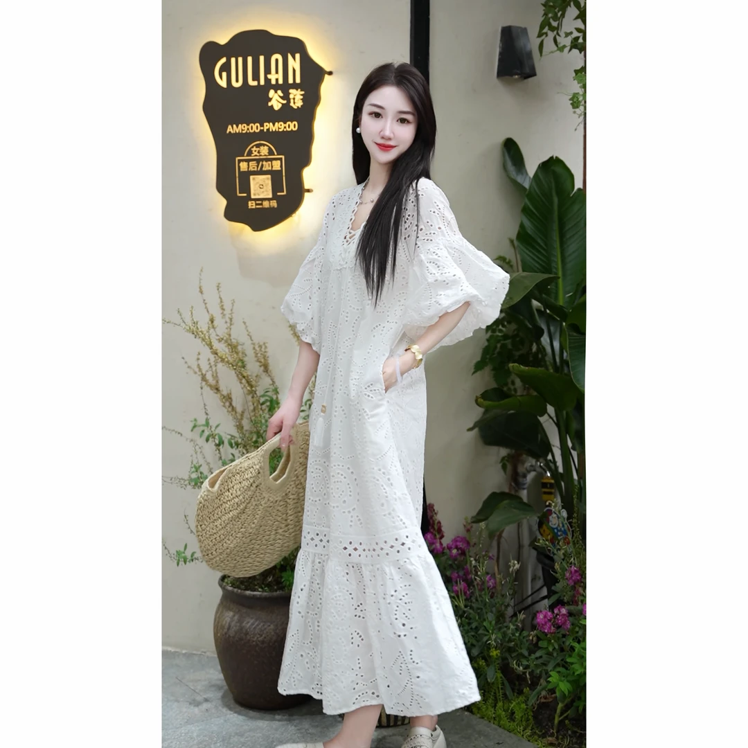 缇彩【白羽织光】新款法式刺绣镂空度假连衣裙女泡泡袖白色中长裙