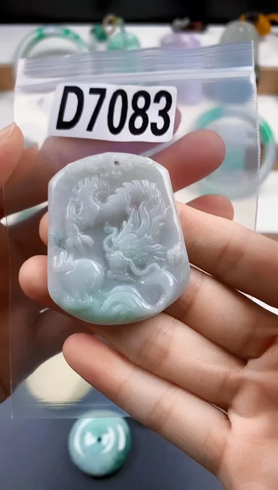 颈饰未镶嵌翡翠天然翡翠吊坠挂饰