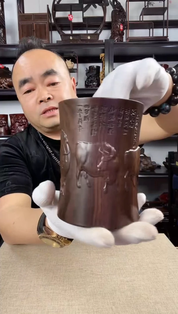 木老李红木工艺品小号五牛笔筒