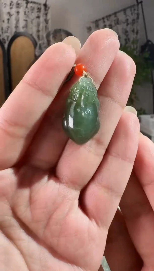 颈饰未镶嵌和田玉湖水绿貔貅