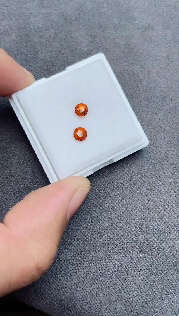 未镶嵌裸石石榴石（芬达石）1.29ct