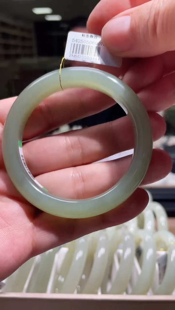 未镶嵌手镯和田玉57圈口 3411