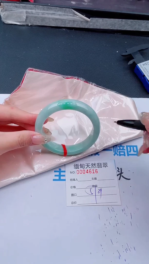 未镶嵌手镯翡翠天然翡翠手镯