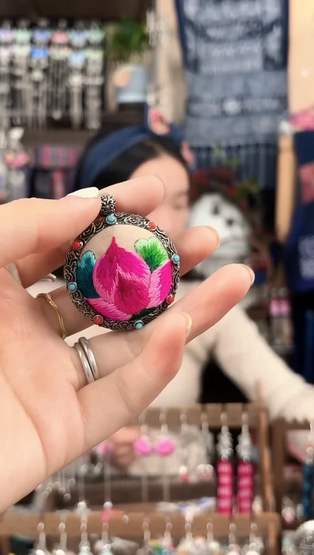 织绣民族风非遗老绣饰品689