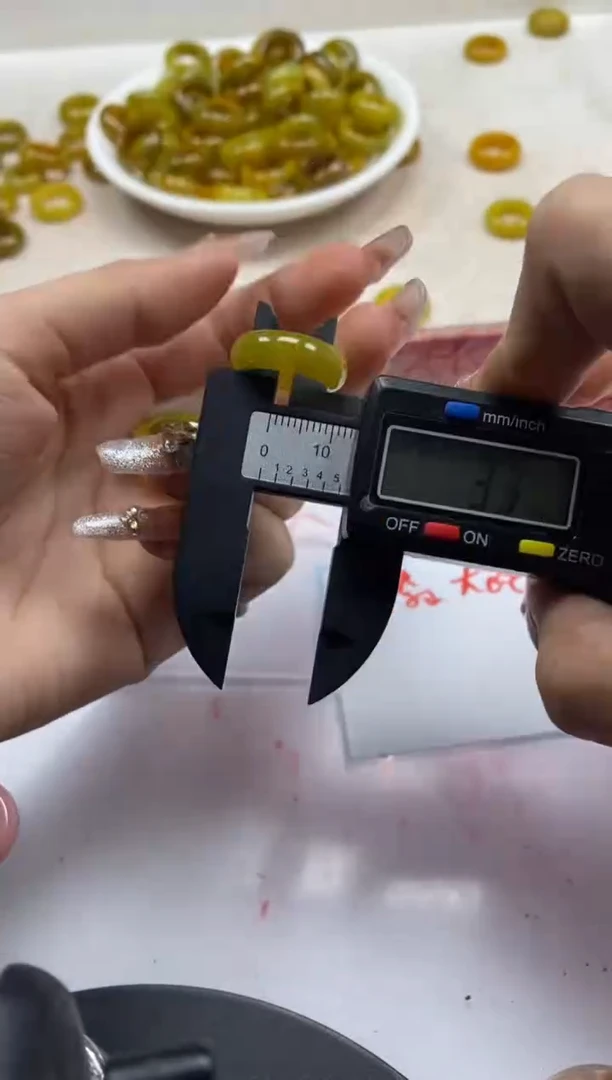 【闪购商品】翡翠颈饰未镶嵌x1072翡翠黄翡大跑环*1个