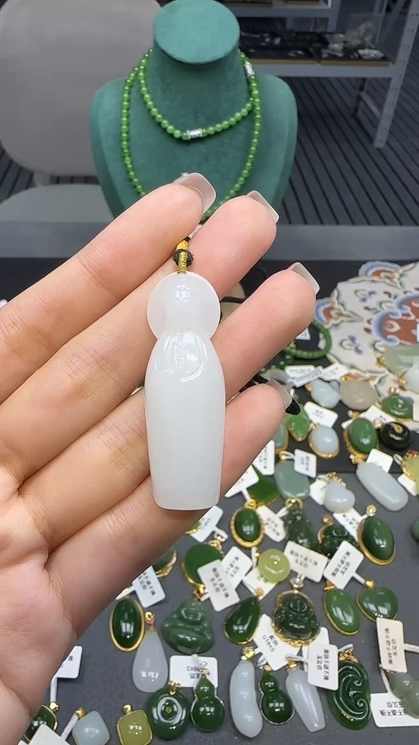 未镶嵌和田玉挂件1