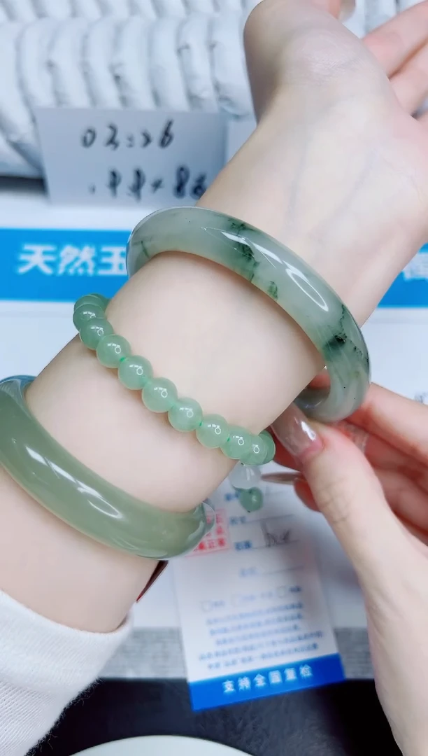 未镶嵌手镯石英质玉1/60.4
