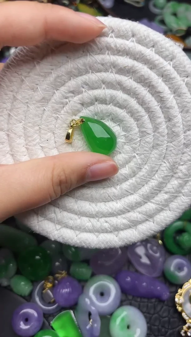 颈饰未镶嵌翡翠缅甸翡翠吊坠