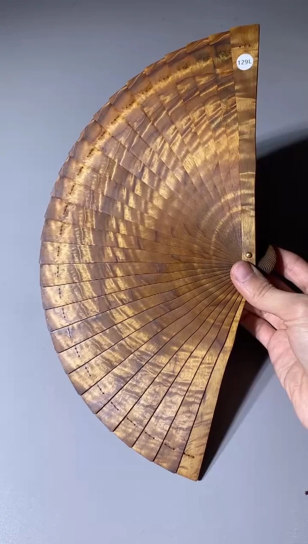 【闪购商品】金丝楠木雕129号18cm金丝楠木小叶桢楠扇子