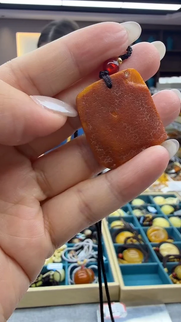 琥珀颈饰未镶嵌21秒拍号 假一罚三