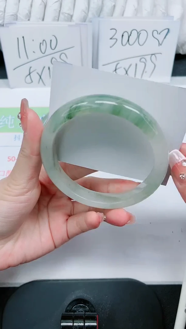 【闪购商品】石英质玉手镯未镶嵌60