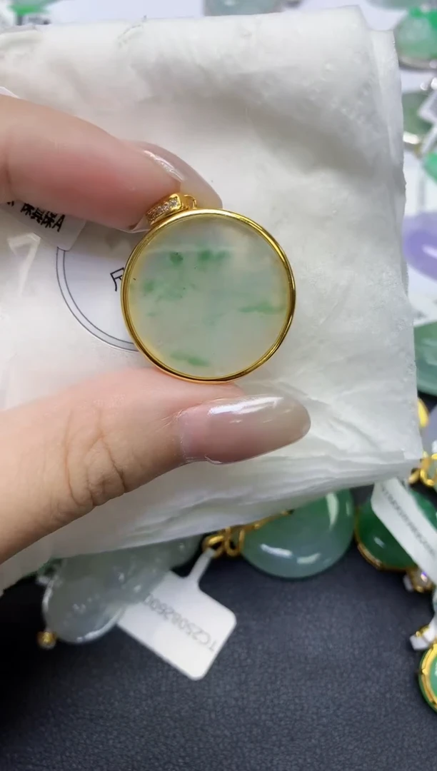 颈饰未镶嵌翡翠天然缅甸翡翠A货百元以上9元证书费自理