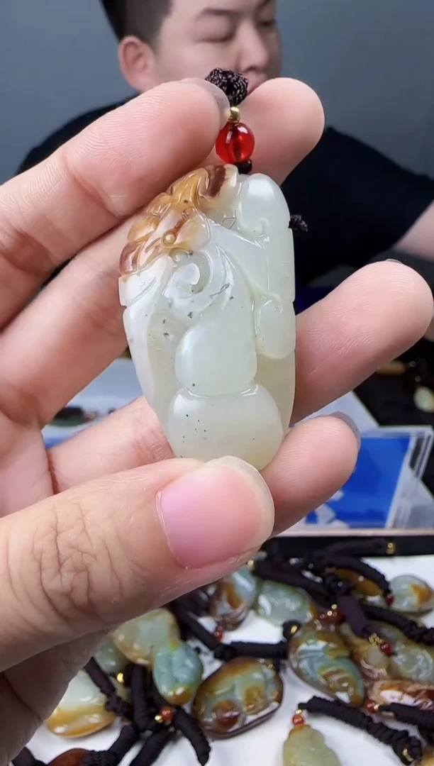 和田玉未镶嵌颈饰1