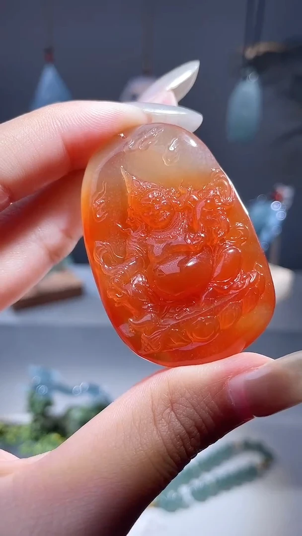 未镶嵌颈饰玛瑙/玉髓黄财神