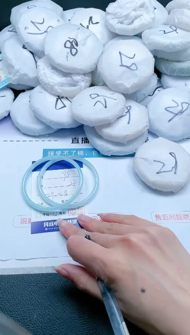 【闪购商品】石英质玉手镯未镶嵌22J98-58