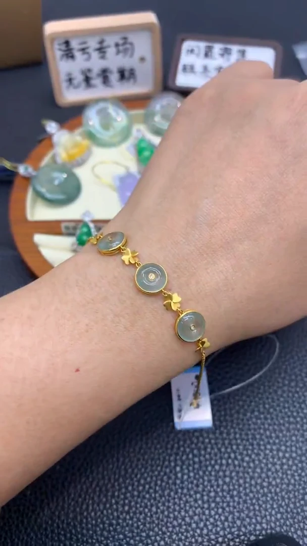 18K金镶嵌定制翡翠C682