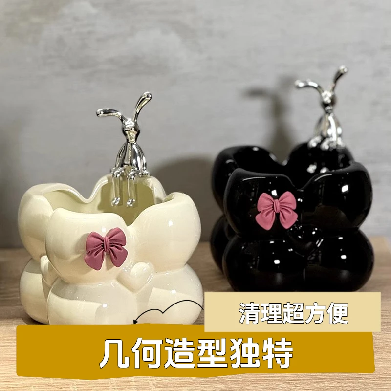 高颜值创意可爱陶瓷摆件桌面收纳梳妆台眼影散粉眉笔收纳筒笔筒