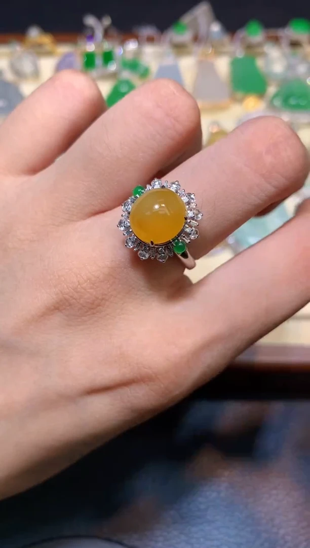 18K金镶嵌戒指翡翠1