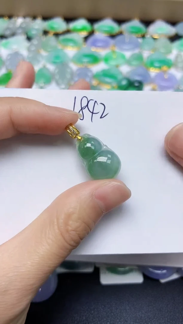 翡翠未镶嵌颈饰 天然缅甸翡翠A货