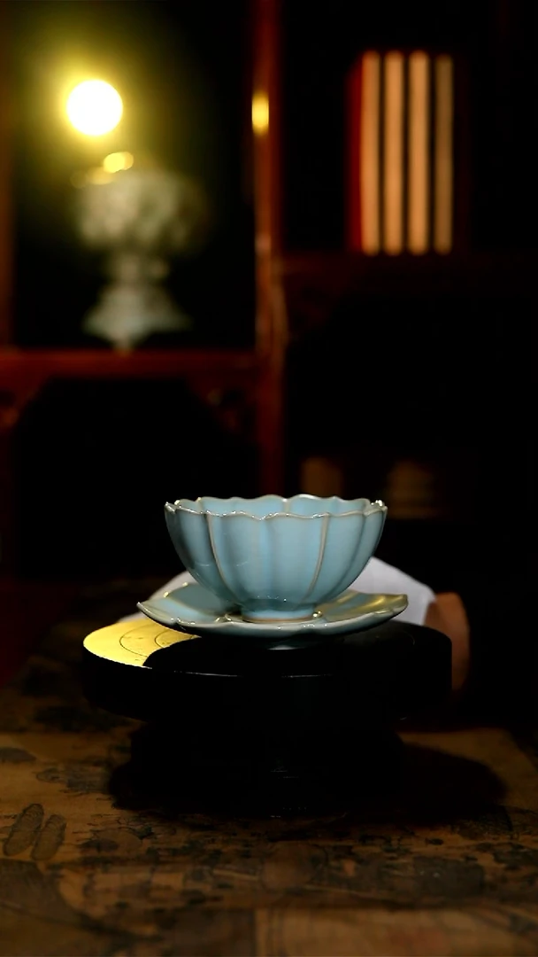 原矿天青釉六瓣莲花盏