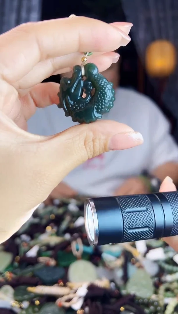 未镶嵌和田玉挂件1