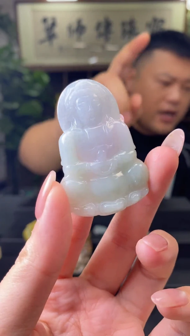 翡翠未镶嵌颈饰观音